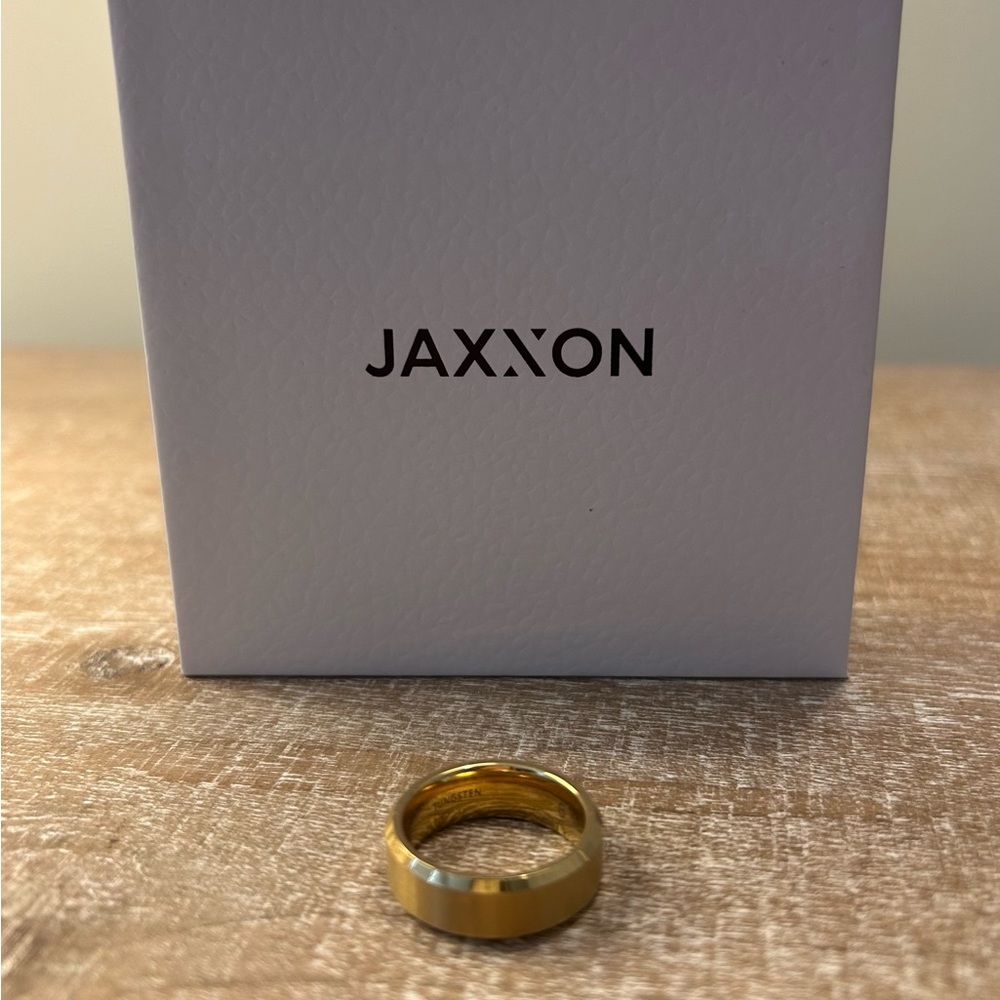 Men’s Beveled Tungsten Band - Gold